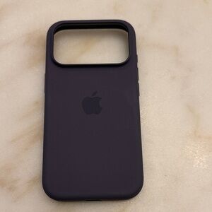 Apple Dark Purple Silicone iPhone 17 Pro Case